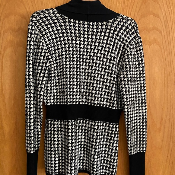 Sweater - Picture 1 of 2